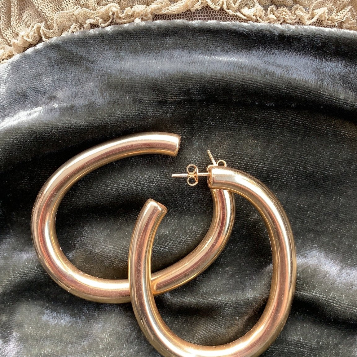 Miccy's | Golden Hoops | Gold Line Earrings
